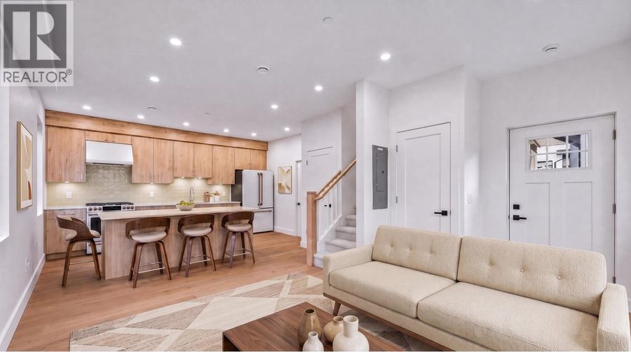 2 2339 PARKER STREET, Vancouver