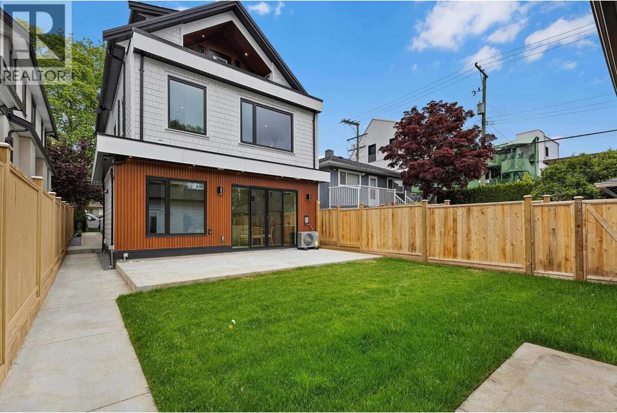 2 182 ONTARIO PLACE, Vancouver