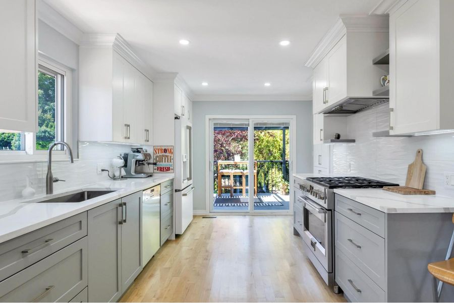 871 KENT STREET, White Rock