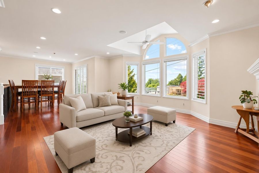 952 KENT STREET, White Rock