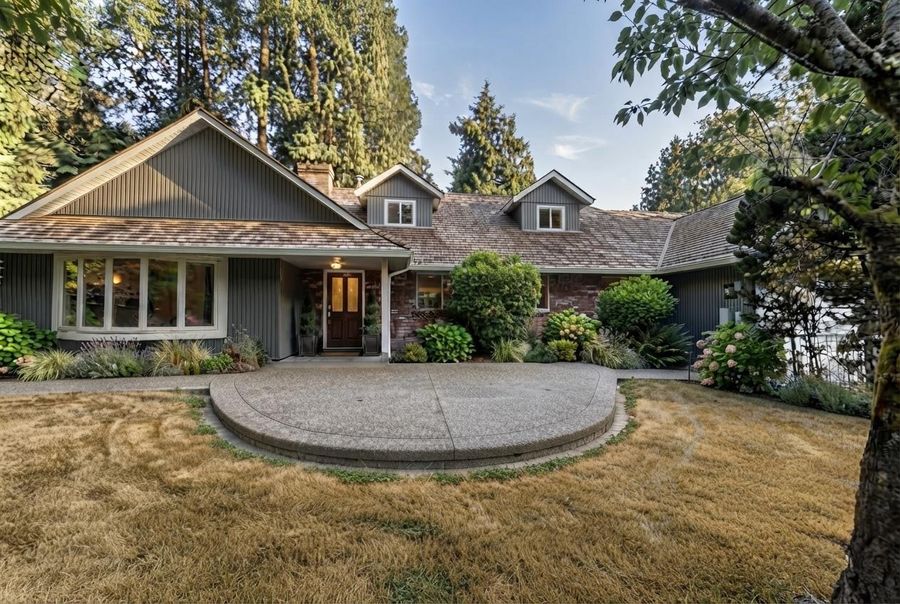 13768 32 AVENUE, Surrey